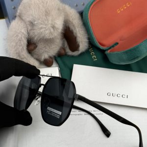 Gucci Sunglasses VC9380 – Luxury Fashion Shades in Elegant Colour Variations